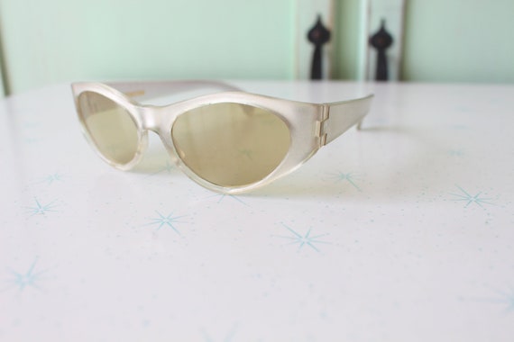 1950s 1960s Cat Eye Sunglasses...vintage eyewear.… - image 1