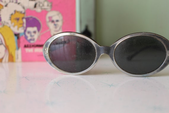 Vintage MOD Twiggy Sunglasses...rare. womens. jac… - image 2