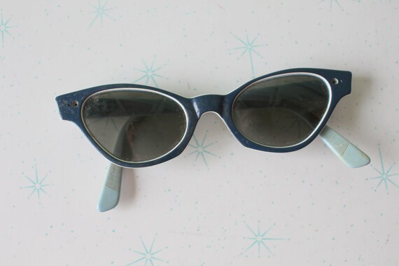 1960s Vintage CAT EYE Blue Sunglasses....vintage … - image 2