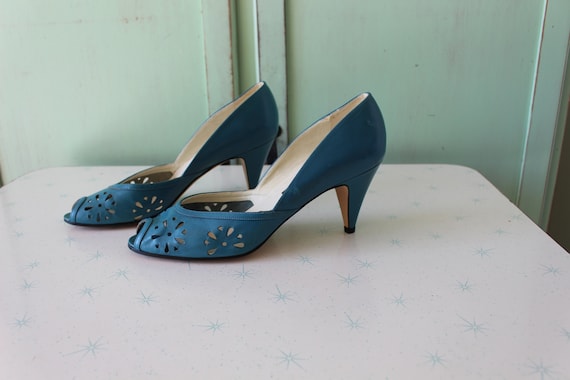 Vintage BLUE LEATHER Heels...size 7 heels...shoes… - image 4