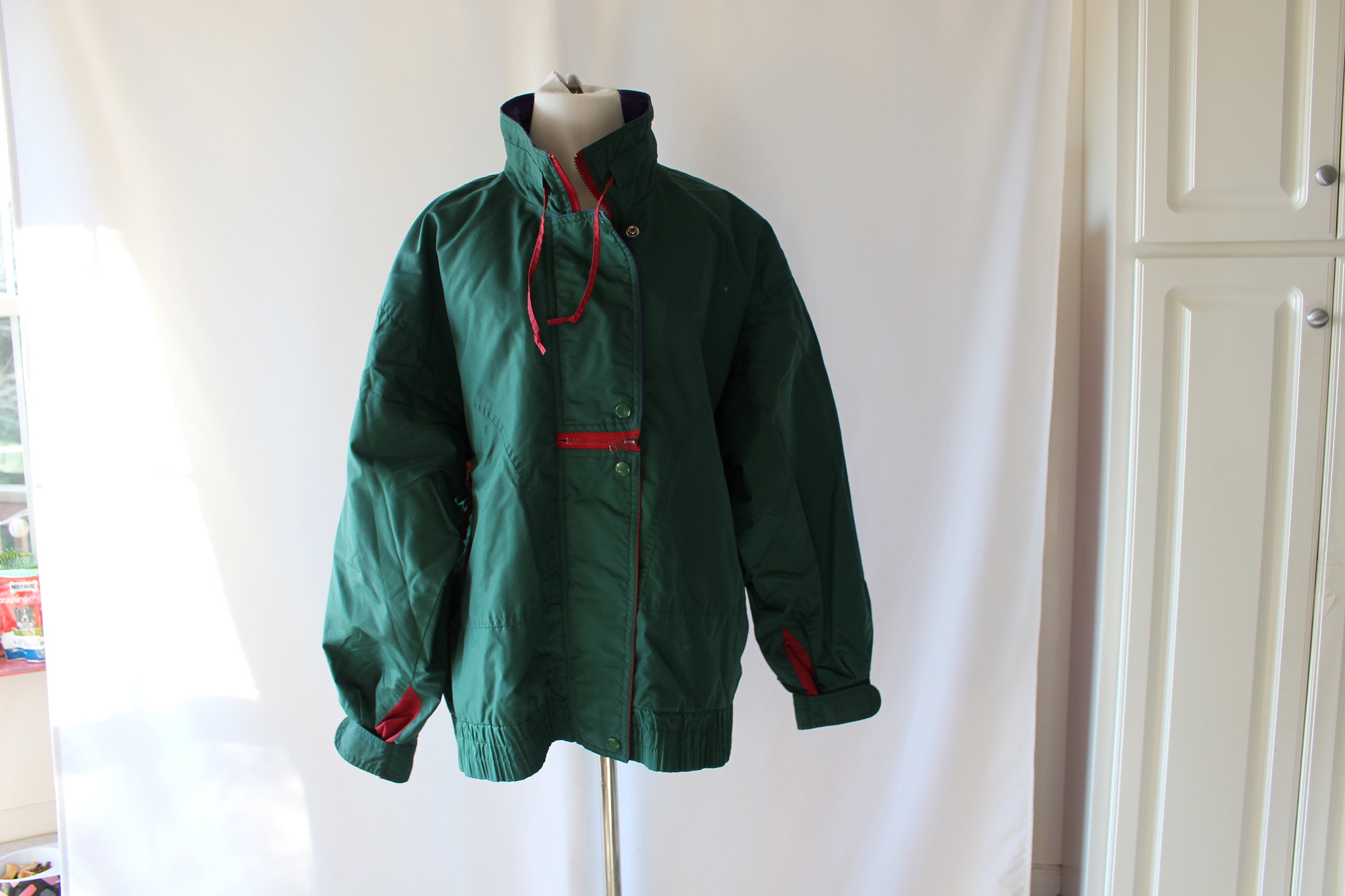 1980s Vintage Hunter Green Nylon Windbreaker Jacket (size