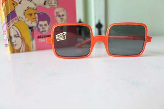 1970s TWIGGY MOD Orange Sunglasses..... rare. twi… - image 2