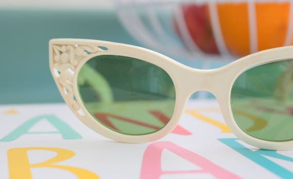 Vintage 1950s 1960s Perfect CAT EYE Sunglasses..fa