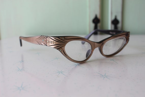 1950s Winged Cat Eye Glasses: Vintage Bronze Eyew… - image 6