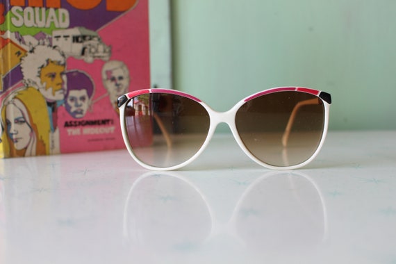 Vintage Taiwan ROC Sunglasses...rare. mod sunglas… - image 3