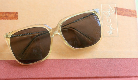 SALE///1970s TWIGGY MOD Sunglasses..geometric. ro… - image 1