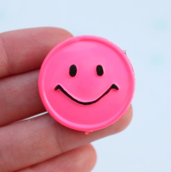 40 Stück Smiley Anstecker Bunt - 45mm Buttons Für Taschen, Rucksäcke & Geschenke