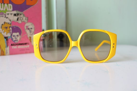 1970s TWIGGY MOD Sunglasses..... rare. twiggy. wom