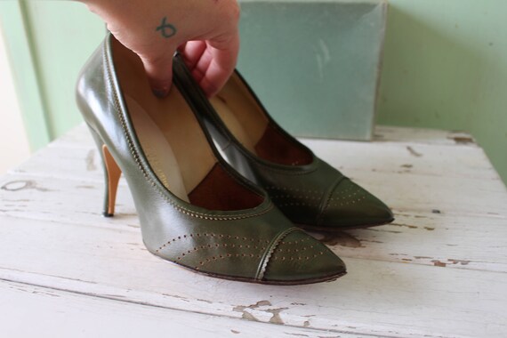 1960s Vintage OLIVE Green Heels.size 6.5 womens..… - image 4