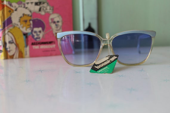 NOS 1970s 80s MOD GIRL Sunglasses..clear. oversiz… - image 3