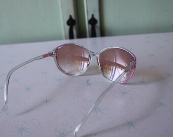 Vintage 1980s Pink Oversized Sunglasses: Retro Funky Style  display picture 1