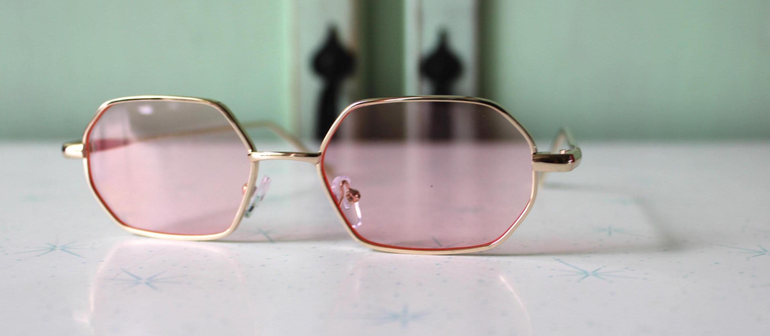 Vintage 90s Pink Lens Sunglasses: Retro Festival Groovy  display picture 1