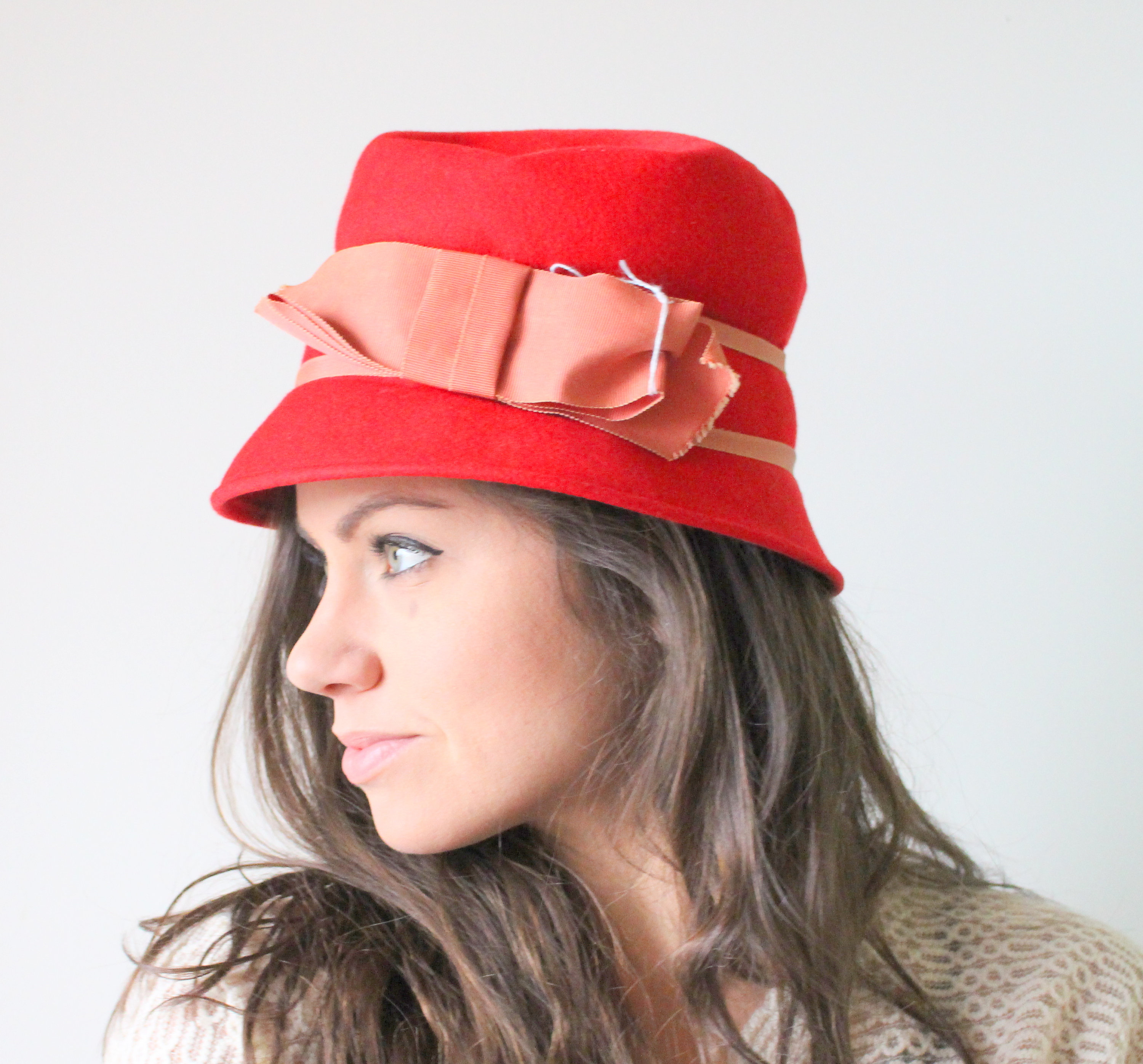 Vintage 1950s Red Felt Hat: Mid Century Cloche With Bow - Etsy display picture 3