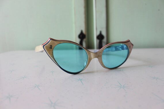 1950s 60s MOD GIRL Cateyed Sunglasses..gems. over… - image 3