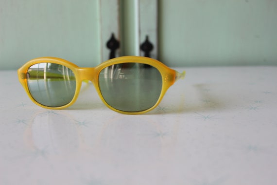 1950s 1960s MOD GIRL Sunglasses....groovy. france… - image 3