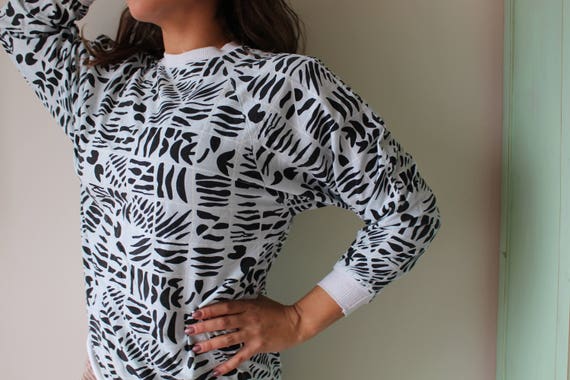 1980s Oversized Geometric Hipster Top. black whit… - image 4
