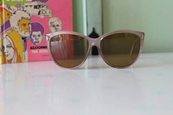 SALE/// Vintage 1980s MOD GIRL Sunglasses.fancy. … - image 2