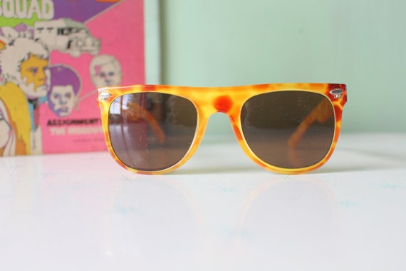 Vintage 1970s Sunglasses: Taiwan ROC Tinted Lens Eyewear - Etsy display picture 3