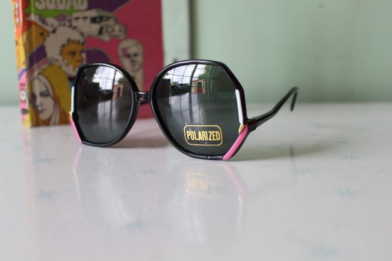 Vintage Taiwan ROC Sunglasses...rare. womens eyew… - image 5