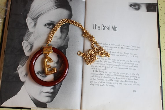New Old Stock 1980s Letter E Necklace.....golden.… - image 2
