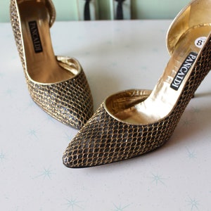 1980s GOLD GLAM Fancy Heels.....size 8.5 womens.....pumps. designer. retro. fancy. classic. 1980s. shimmer. fancy. golden heels. black. image 3