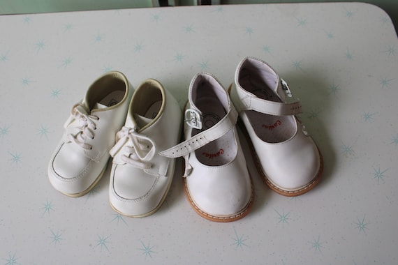 Vintage Baby Shoes Lot of 2......kids. retro. bab… - image 1