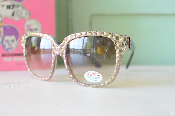 1970s Taiwan Sunglasses, Tinted Lens, Mod Style