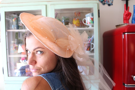 Vintage Mid Century Hat...peach. pill hat. straw h
