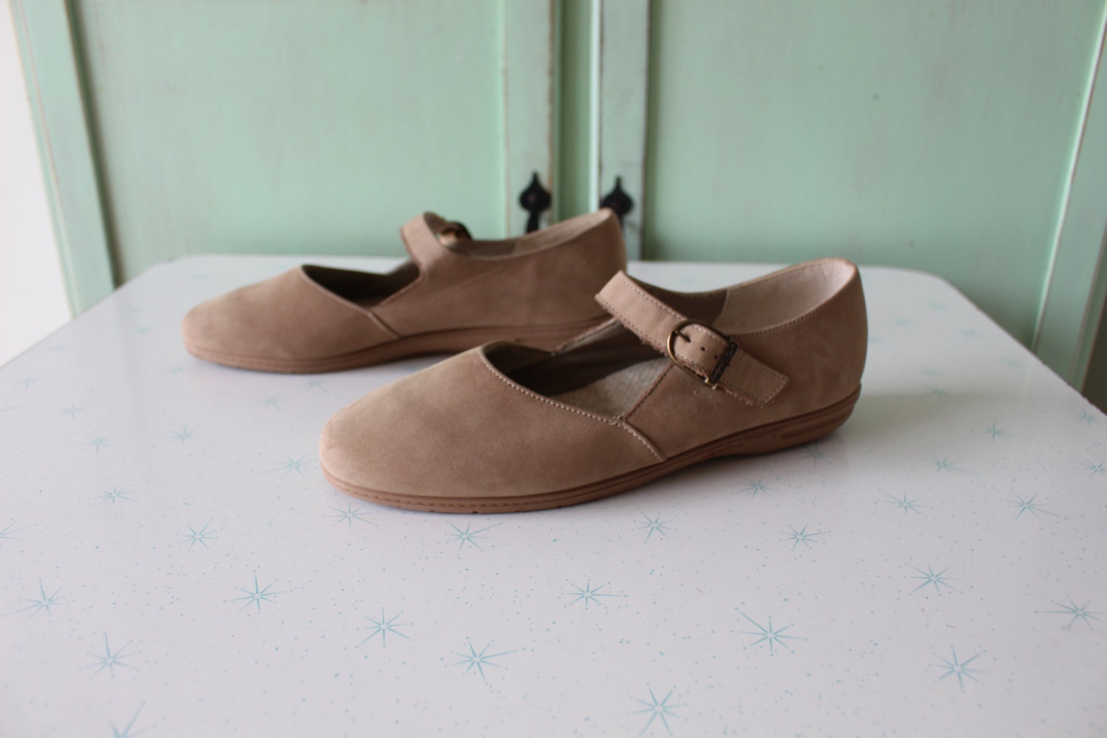 vintage tan suede flats...size 7 womens...flats. urban. hippie. boho. 1980s flats. retro. indie. aztec. ballet flats. strappy. n vintage tan suede flats...size 7 womens...flats. urban. hippie. boho. 1980s flats. retro. indie. aztec. ballet flats. strappy. n
