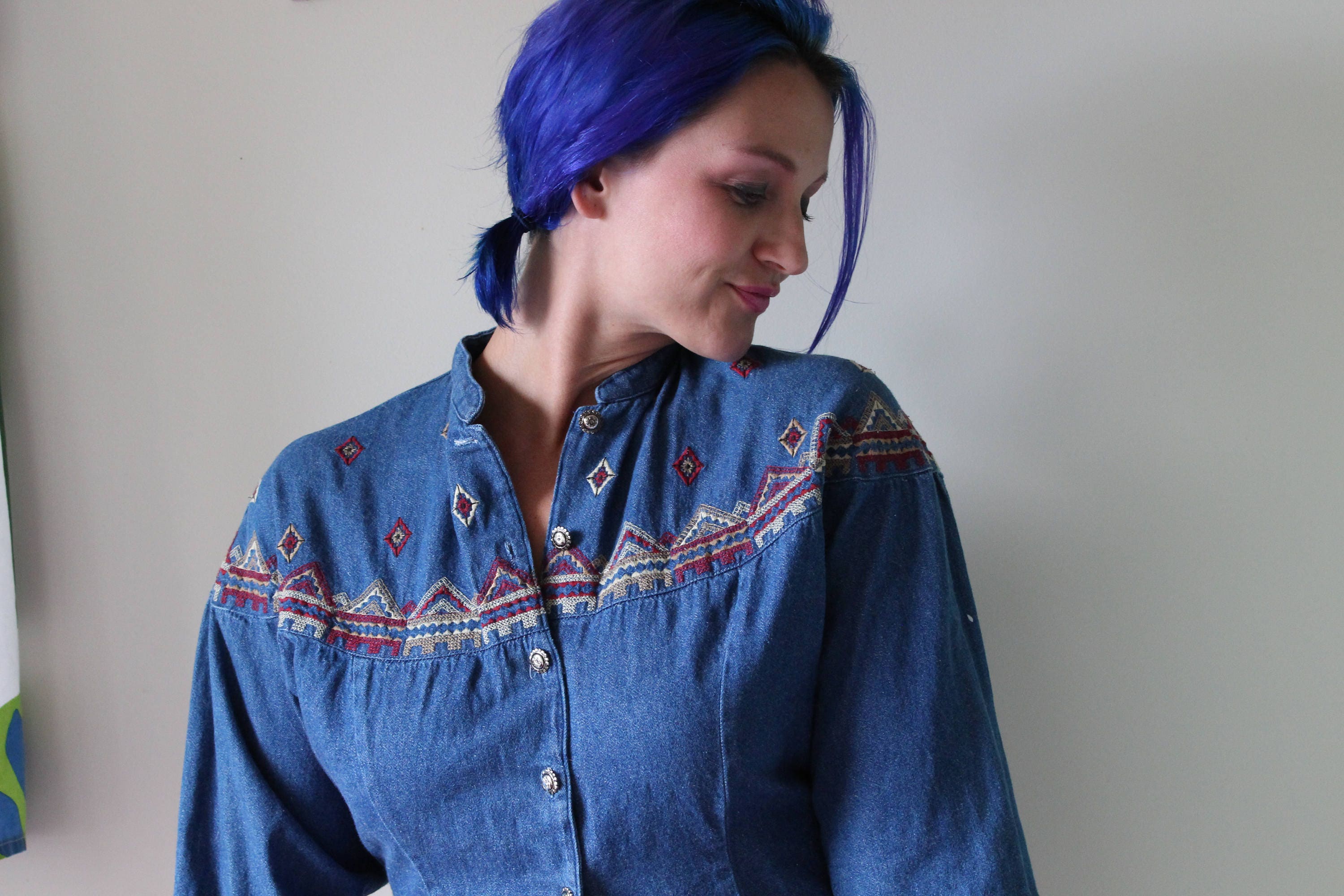 Vintage 90s Aztec Embroidered Denim Crop Jacket (small