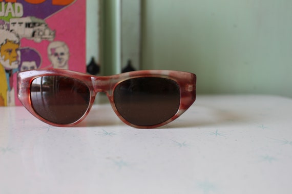 1970s TWIGGY MOD Sunglasses..... rare. twiggy. wo… - image 3