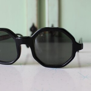Vintage 60s/70s Sunglasses: Groovy Retro Unisex Eyewear