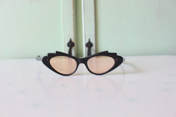 1970s Vintage Funky Old Hollywood Cateye Sunglass… - image 1