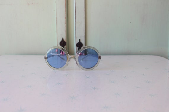 Vintage MOD DISCO Sunglasses...fun. oversized. cl… - image 2