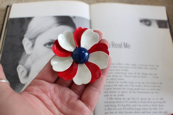 Vintage RED WHITE and BLUE Daisy Enamel Flower Br… - image 2