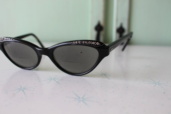 Vintage 1950s Cat Eye Sunglasses: Black Gem Accen… - image 5