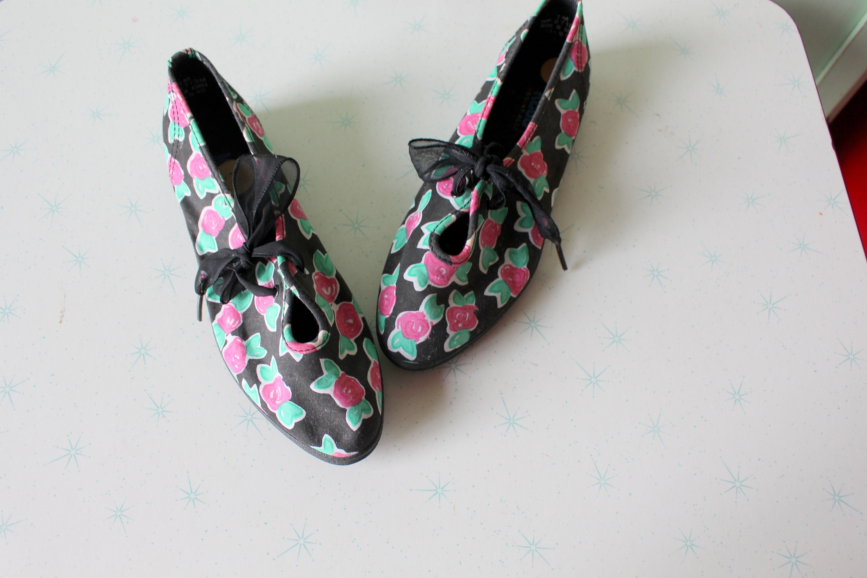 Vintage 80s Keds Floral Flats - Black Lace Up Shoes - Size 7