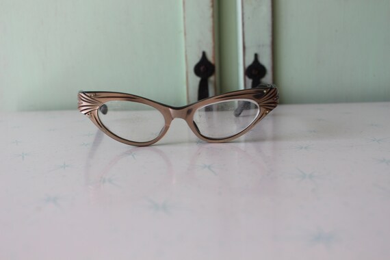 1950s Winged Cat Eye Glasses: Vintage Bronze Eyew… - image 2