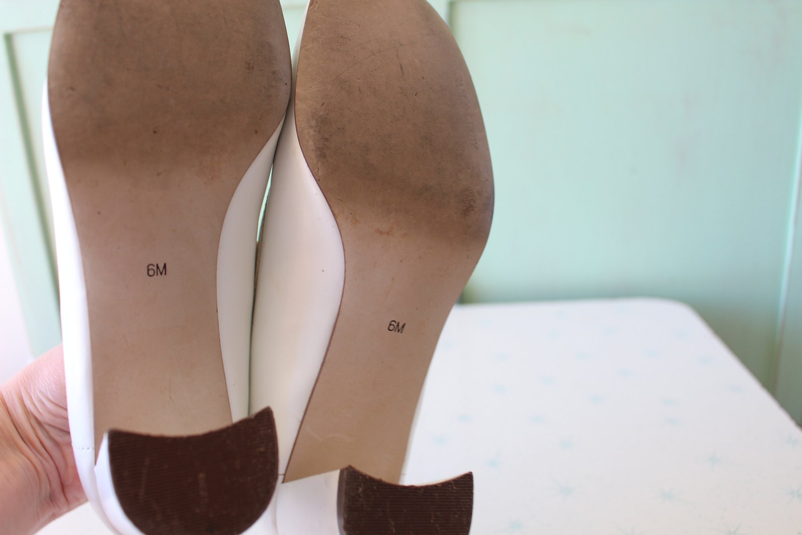 1980s sam and libby flats..size 6 womens..square toe. adorable. bow. retro. boho. leather heels. 1980s heels. ballet. shoes. des