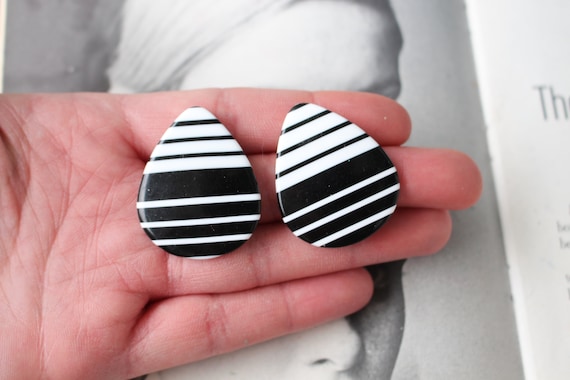 1980s BLACK and WHITE Earrings..costume. 1980s gl… - image 2