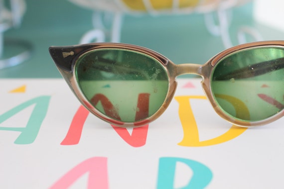 1950s 1960s Vintage CAT EYE Sunglasses..vintage e… - image 1