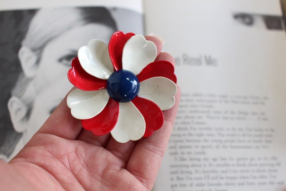 Vintage RED WHITE and BLUE Daisy Enamel Flower Br… - image 3