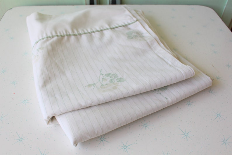 sweet Vintage 1970s Retro FLORAL FLAT Sheet...queen rose print vintage room decor girls retro kids blue floral pastel adults bedding