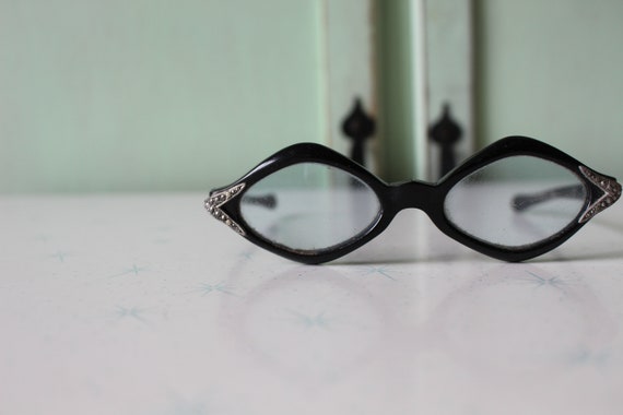 1950s 1960s Vintage CAT EYE Eye Glasses....USA. v… - image 3