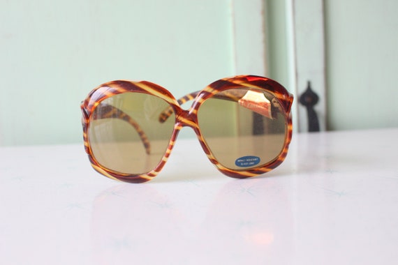 Deadstock Vintage 1970’s Oversized Sunglasses Shop FONDA Oversized 70s Vintage-Inpsired Fashion Sunglasses  main image 3