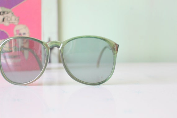 1970s 1980s Vintage GREEN Mod Sunglasses....hip. … - image 1