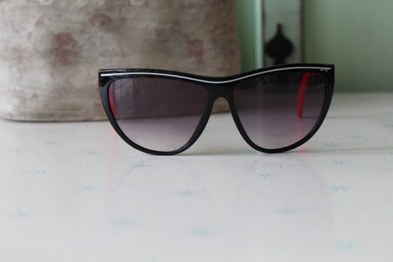 SALE//// Vintage 1980s Unisex Sunglasses....black… - image 3