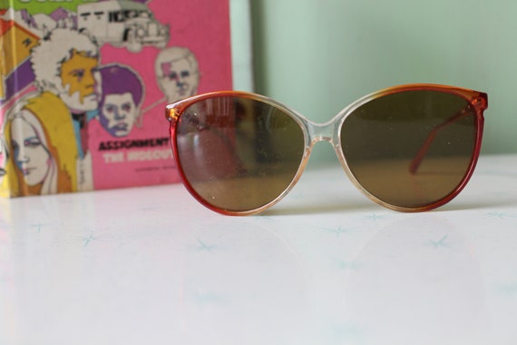 Vintage 1980s MOD GIRL Sunglasses....fancy. big l… - image 2