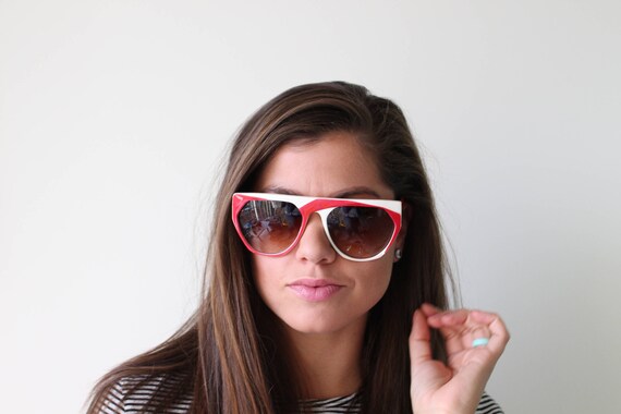 1980s Oversized Sunglasses: Red & White Mod Party… - image 3