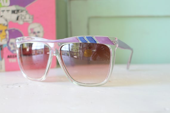 Vintage 70s Sunglasses: Taiwan ROC Tinted Lens Eyewear - Etsy display picture 2